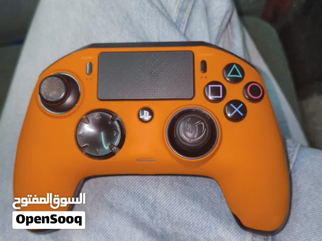 Nacon 2 Revolution Pro Controller للبيع سليمه ما به خراب