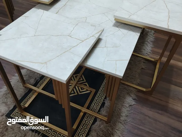 طاولة وسطية مع 4 طربيزات