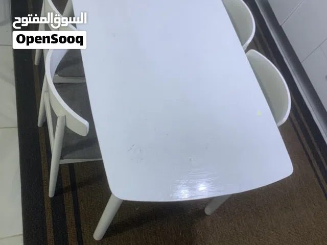 طاولة أكل ماليزية مستعملة و 6 كراسي