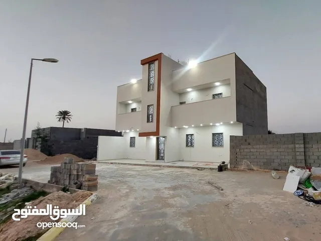 مبنى تشطيب وبناء حديث للبيع في منطقة سور سعود بالقرب من مطعم الربان