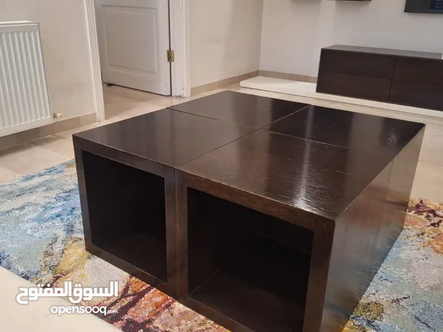 طاولة قعدة وسطية من 4 قطع تفصيل من الخشب الصلب بحالة جيدة