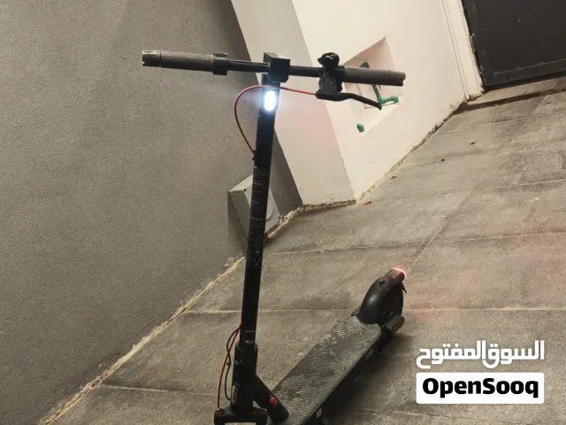 سكوتر شاومي نظيف مستعمل لمده خمس اشهر والبطاريه 90 وماشي السكوتر 450 كليو +دبل اشاره