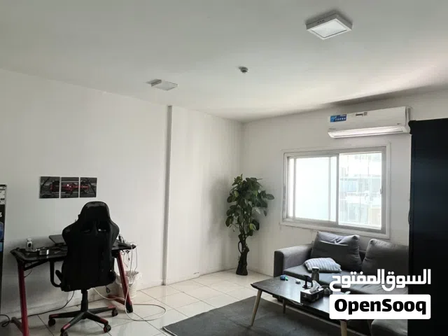 سرير ب شقه 3 أشخاص فقط