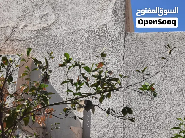 للبيع بيت مع ارض  ف الشارقه الياش ضاحية واسط ارض بمساحة 1059متر الأرض مع البيت للبيع موقع مميز