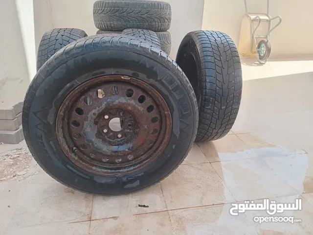 اطارات بالديسكو المسمي شيروكي حديثة الوصول استعمال نظيف مع الضمان لم تستعمل بعد علي الطريق الليبي