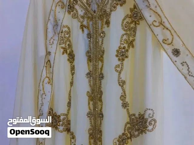 قفطان كلش نضيف وحلو مع شال وحزاظ
