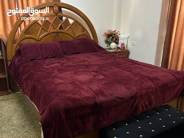 غرفة نوم بحالة جديدة خشب زان للبيع بسبب السفر