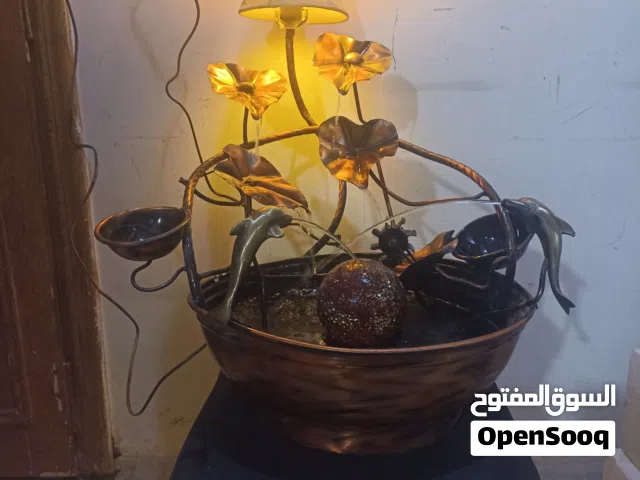 نافورة ماء منزلية مع انارة نحاس احمر واصفر