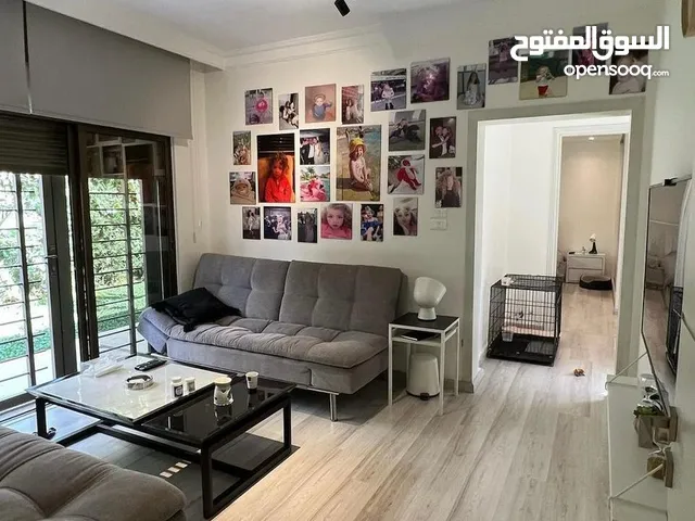شقة مفروشه ارضية مع حديقة وكراج خاص للايجار في الصويفيه / قرب زيت وزعتر