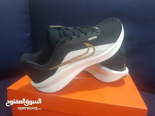 44 Sport Shoes in Farwaniya