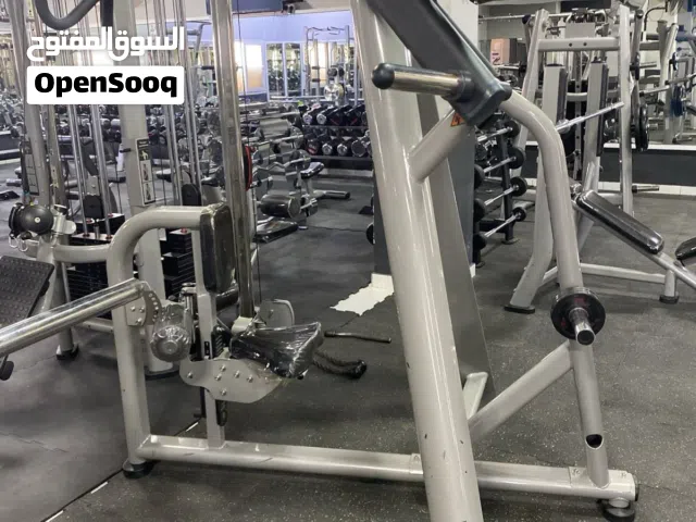 اجهزة تمرين ضهر شركة أمريكيه حالة جدا ممتازه