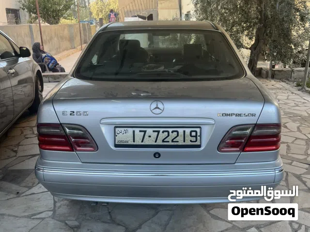 2001 مرسيدس بنز الفئة-E E 200