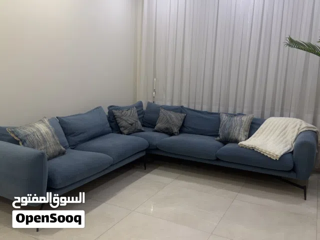كورنر نظيف جداً للبيع