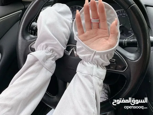 معاصم واقيه من اشعة الشمس على ذراع اليد مع ظاهر الكف يحمي الايدي اثناء قيادة السياره باوقات سطوع