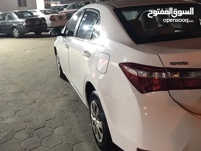 كورلا 2015 ابيض 1600 CC شرط الفحص مكينه جير شاصي 1600 نهائي