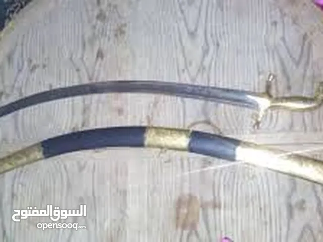 السيف العربي المشقي عمره بين 500 الي 800 عام