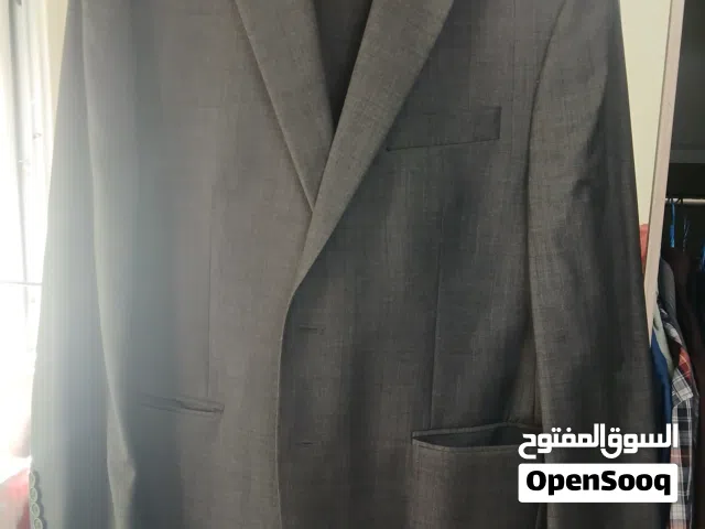 بدله رسميه بحالة الجديد لبسه واحده ماركه معروفه كامله مع فزت مقاس بتلبس من 70كم ل 90 كم L×