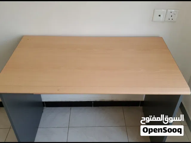 طاولة مكتبية خشبية نوع ممتاز
