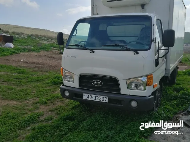 Refrigerator Hyundai 2015 in Zarqa