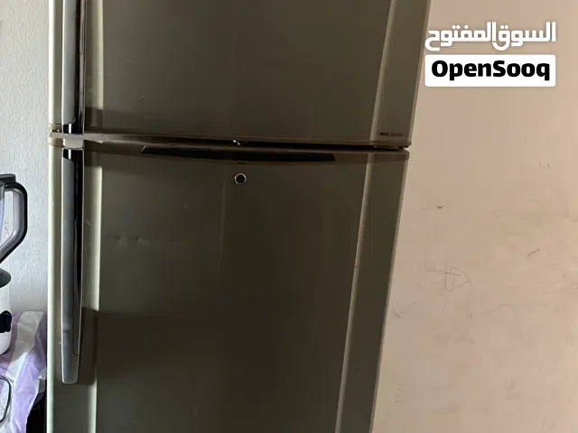 ثلاجه كبيره مستعمله محتاجه تصليح