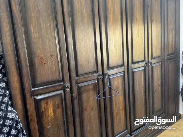 غرفة نوم لاتيه وزان وسويد خشب اصلي ميه ميه استعمال خفيف جدا للبيع بداعي السفر