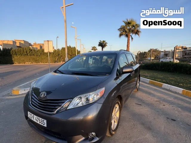 TOYOTA SIENNA LE 2015