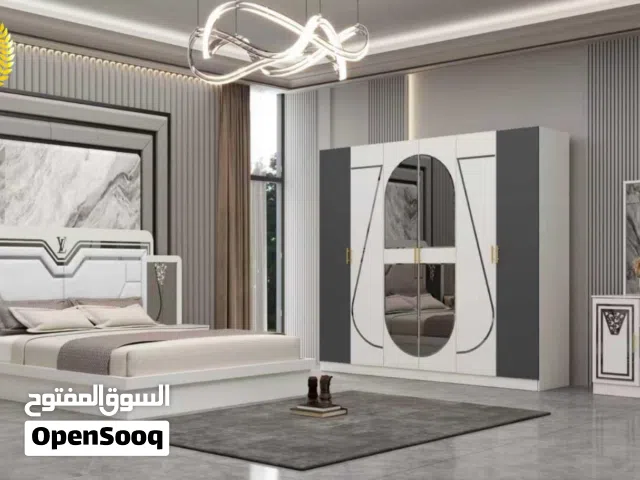 طقم غرفة نوم مودرن فاخرة باللون الأبيض والذهبي - J-6128