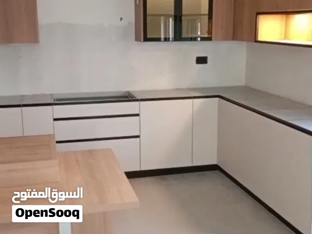 Professional kitchen cabinets installer