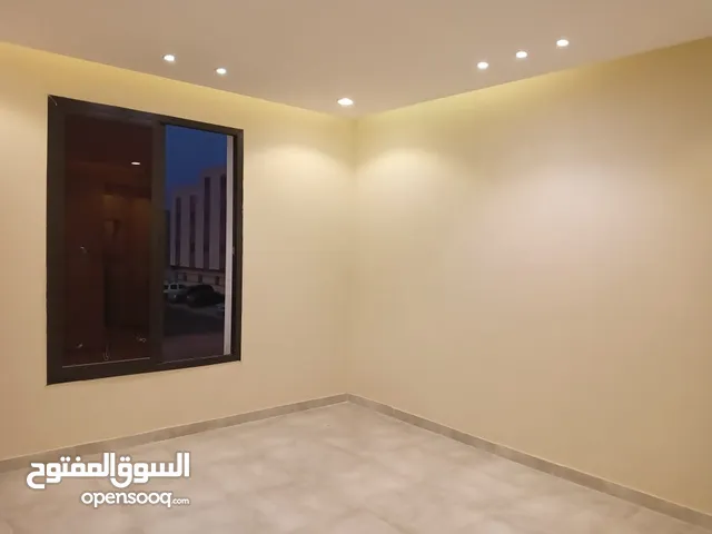 250 m2 5 Bedrooms Apartments for Sale in Al Riyadh Other