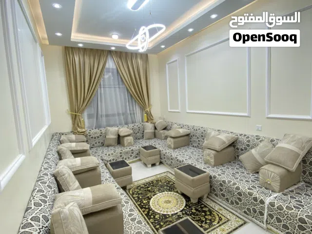 شقة مفروشة بافخم الاثاث للإيجار جديده اول ساكن نظافه وفخامه وداافية ف حي راقي متكامل الخدمات العامه