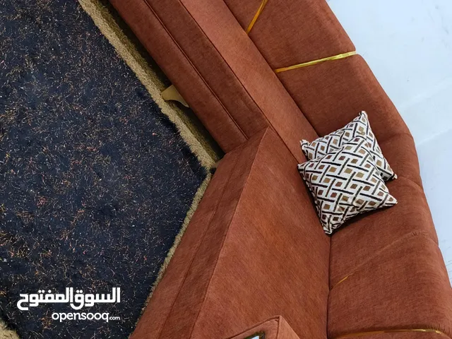 اسم المنتج: كلاسيك 2025 عدد المقاعد: 9 نوع الاسفنج: سكني ضغط عالي نوع القماش: تركي وتربروف
