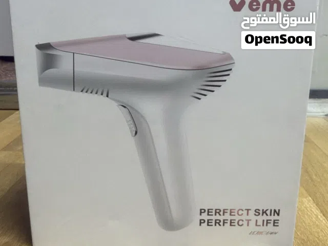 IPL = Intense Pulsed Light يعني ضوء نبضي قوي (مو ليزر حقيقي).