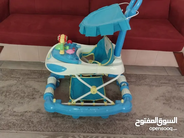 كراجة أطفال لون أزرق بحالة جيدة