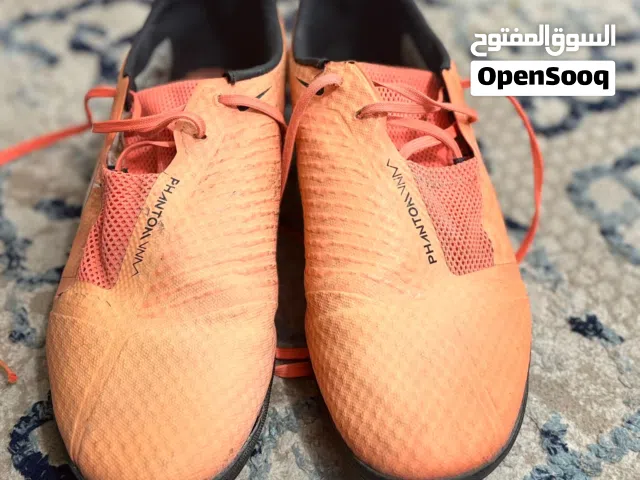 جوتي كره قدم من نايك حط سعرك وخذه