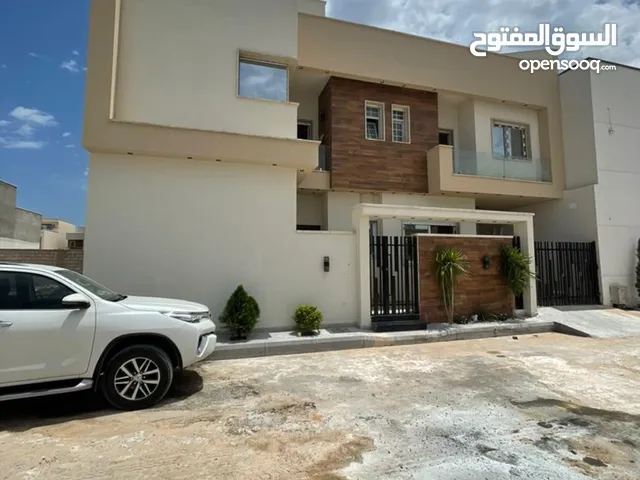 243 m2 3 Bedrooms Townhouse for Sale in Tripoli Al-Serraj