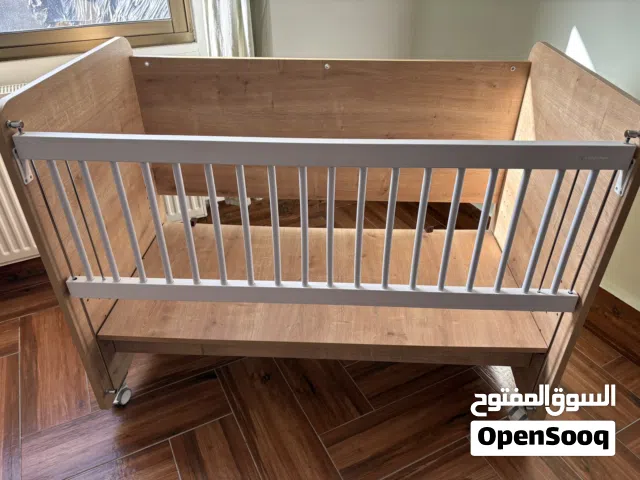 للبيع سرير اطفال