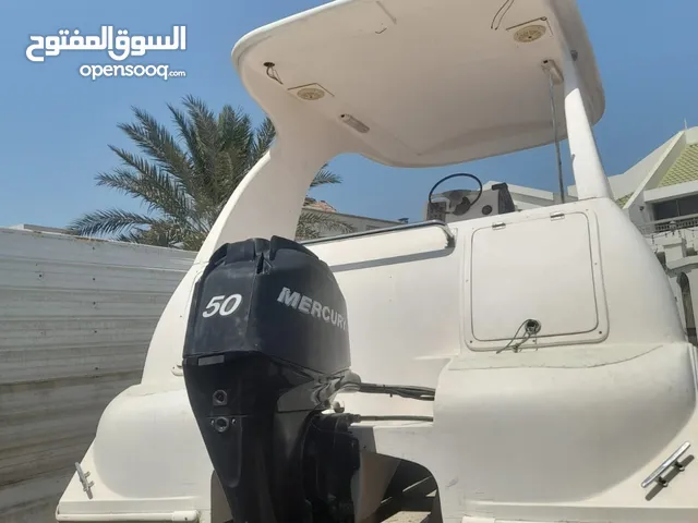 طراد أمريكي كتمران 21 قدم