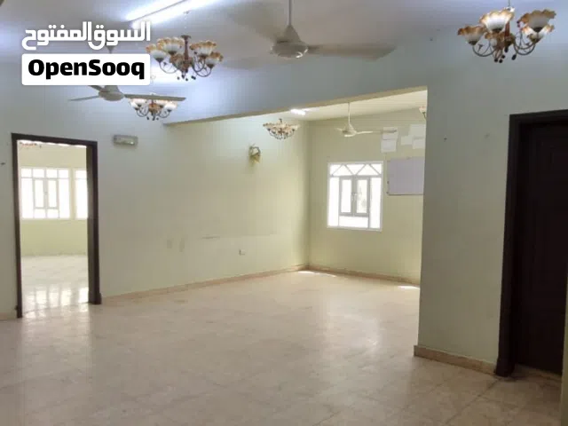 طابق للإيجار في السيب بالقرب من الشاطئ Apartment Floor for Rent in Al Seeb, Near the Beach