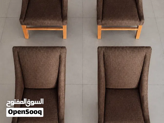 كراسي وطاولات