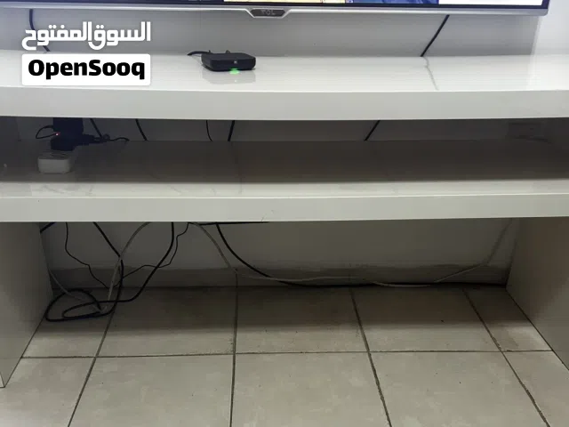 طاولة تلفزيون