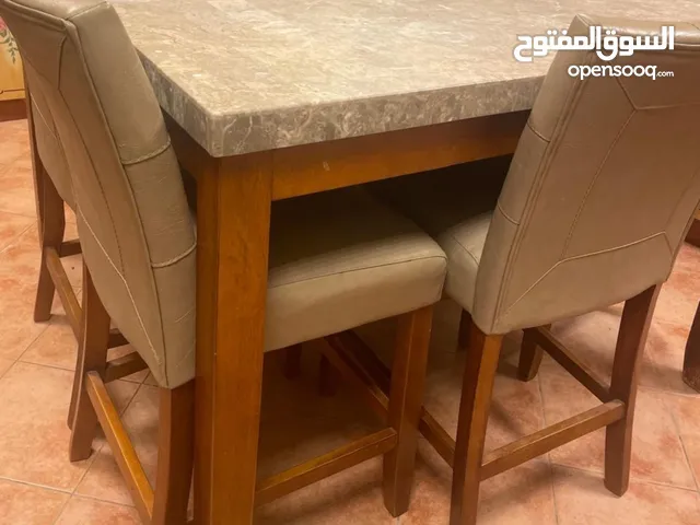 طاولة طعام