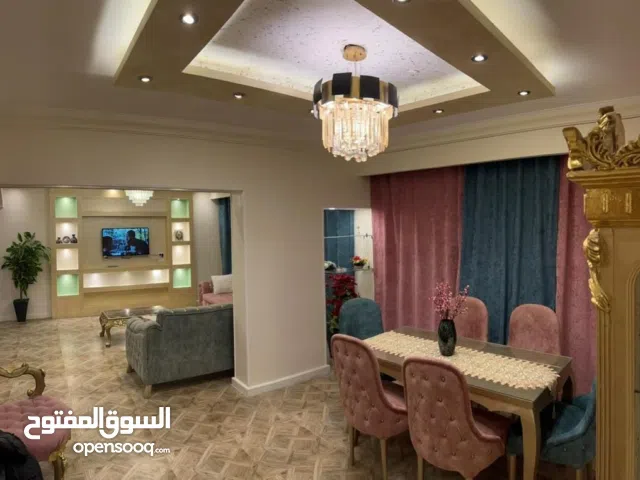 لعشق الشياكة والذوق الرفيع يوجد لدي الكثير من الشقق المتاحه في المهندسين