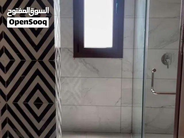 شقة خداميه بتشطيب ممتاز بدور تاني تصلح لشركات ومكاتب ف منطقه زاوية الدهماني