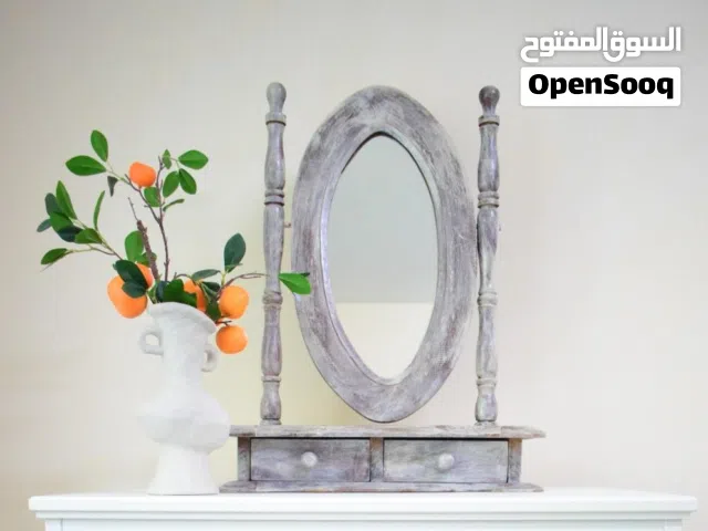 Chic mirror with 2 small drawers