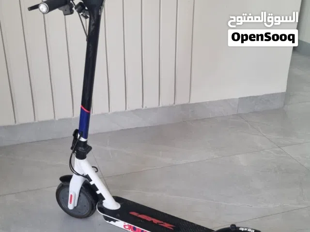 سكوتر كهربائي من نوع أبريليا موديل eSRZ