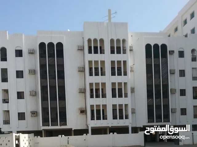 شقة 3 غرف واسعة بالخويرSpacious 3 bedroom apartment in Al Khuwair