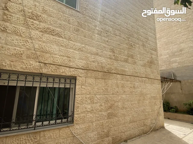 240 m2 4 Bedrooms Townhouse for Sale in Amman Adan