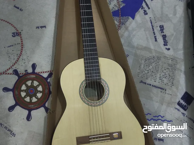 جيتار ياماها c40-M جديد مع فاتورته وستيكرات الوكاله والكرتون
