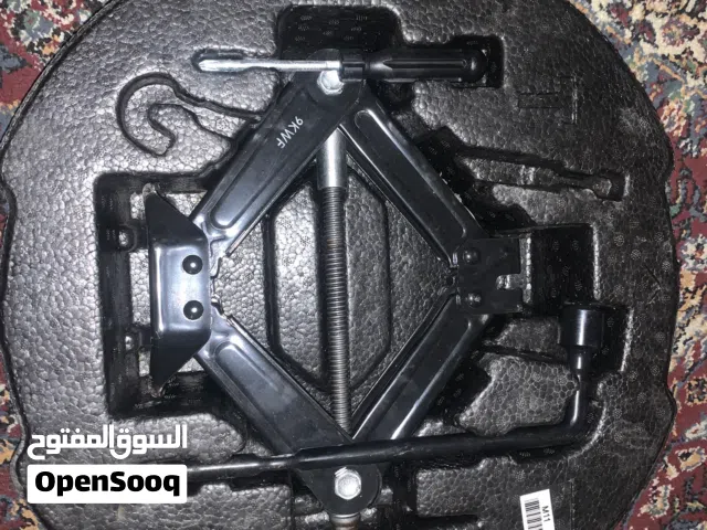 جك كامل الاصلي فكك عن سياره