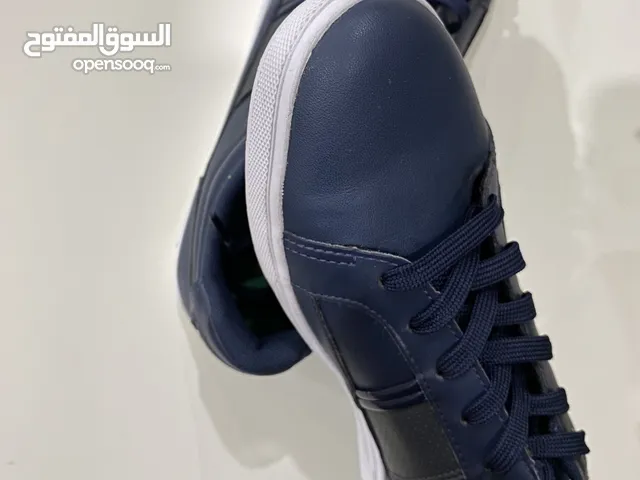 للبيع حذاء